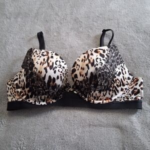 Victoria’s Secret Very Sexy Push-Up Bra Animal Print with Black Lace Trim bra 36